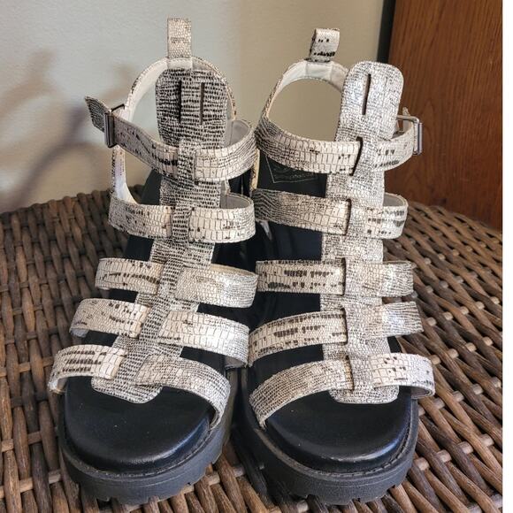 Dirty Laundry Fun Stuff Snakeskin Chunky Gladiator Sandals 8 Block Heel Gray - Picture 6 of 9